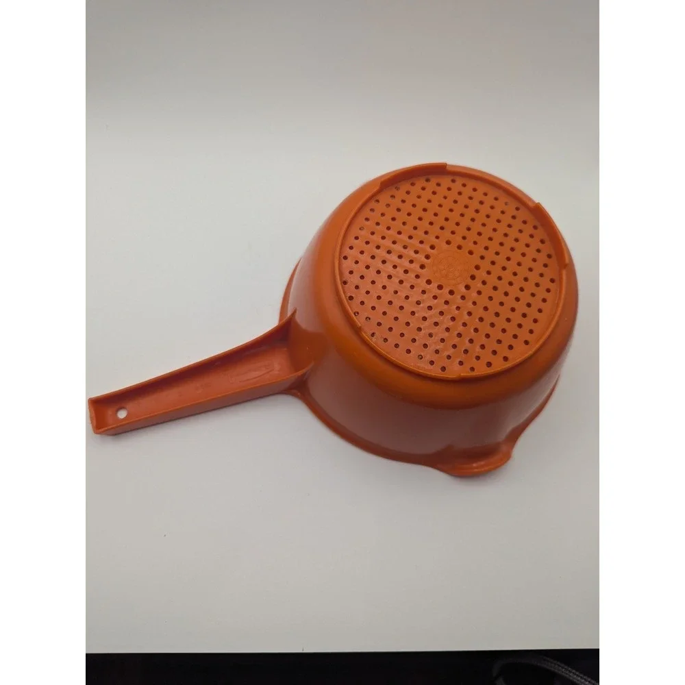 Rubbermaid vintage colander